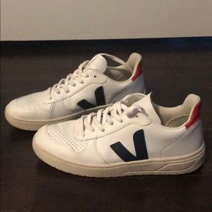 Veja V-10 Sneaker